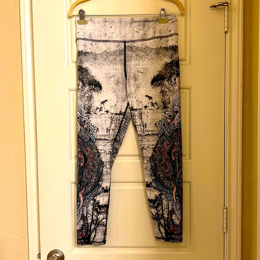 Evolución & Creation unique leggings. Size L.